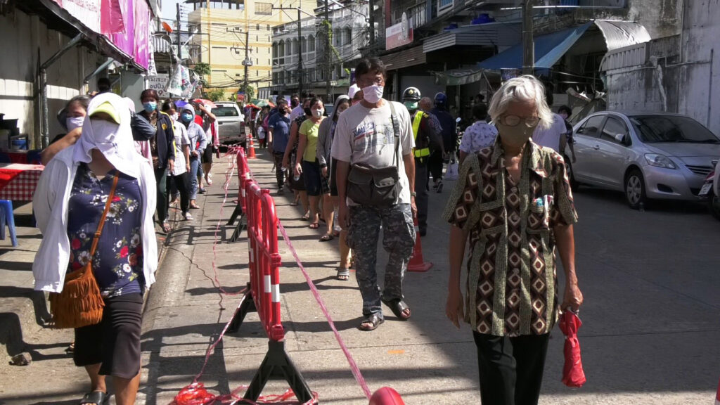 วันเกิด"ส.ส.ลูกหมี"เติมเต็มตู้ปันสุขทุกจุดแจกข้าวสารอีก4พันถุง 10