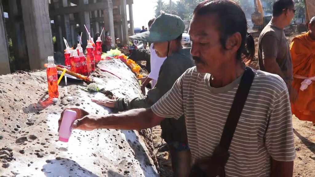 ฮือฮาแม่ตะเคียนลูก5เข้าฝันขุดพบในคลอง 4