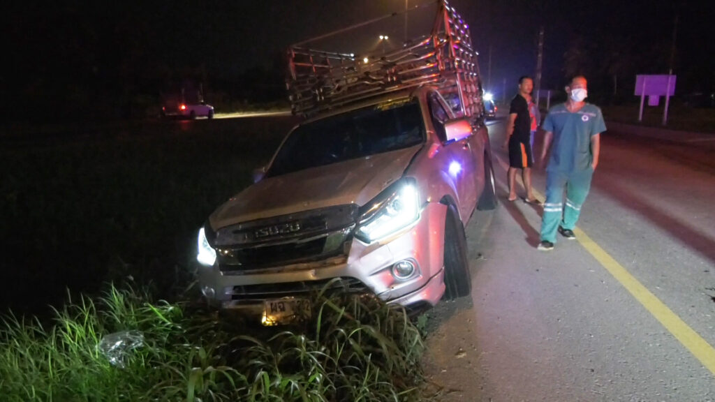 ลุงขับจยย.ย้อนศรกระบะชนดับใต้สะพานสี่แยกปฐมพร 6