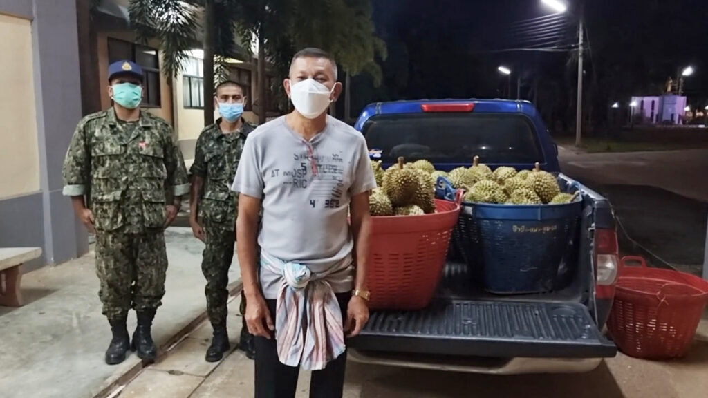 รองผวจ.ชุมพรแสดงเองปลอมตัวจับแม่ค้าเปิดแผงขายทุเรียนอ่อน 6