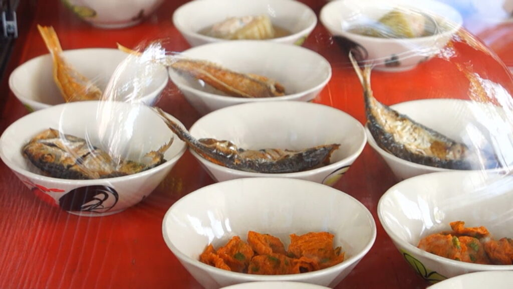 เน้นกินอิ่มมากกว่ากำไรแกง10บาทข้าวตักไม่อั้น 10