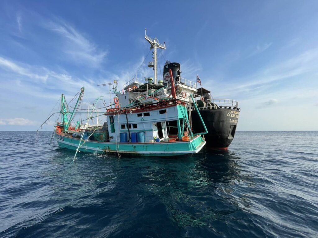ตาย1สูญหาย1เรือน้ำมันชนเรือประมง 8