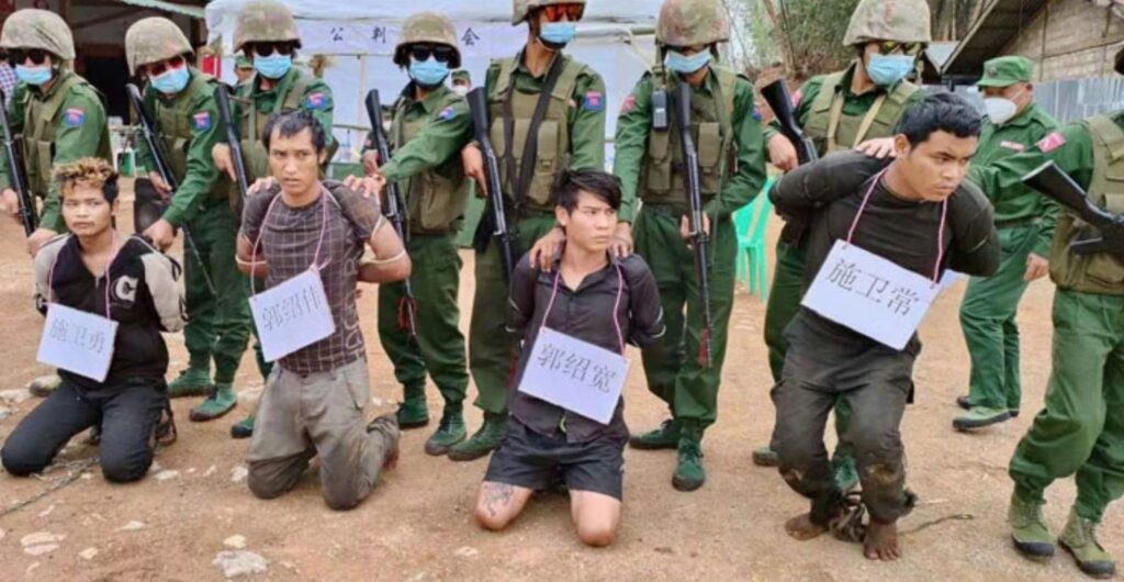 ประหารชีวิต4คนร้ายต่อหน้าผู้คน 2
