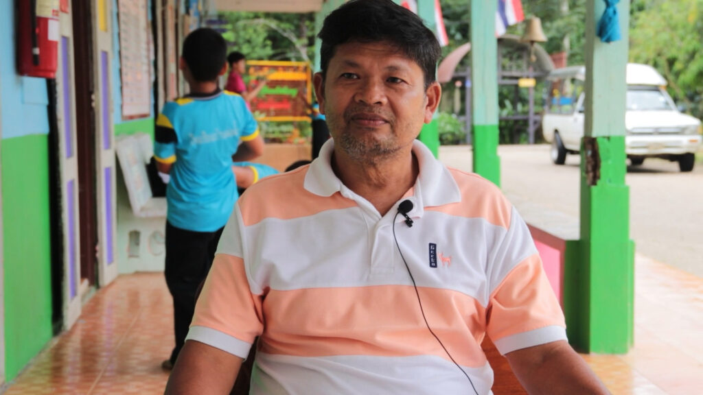 ผู้ใหญ่บ้านจิตอาสาขับรถรับส่งนักเรียนฟรี 14