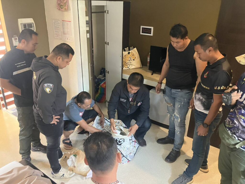 อ้างเป็นเจ้าหน้าที่ขอเงินแสนฝากนำงาน 18