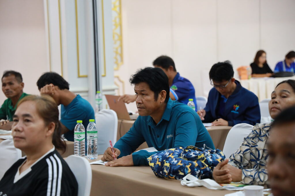 อบจ.ชุมพร เดินหน้าอบรมผู้นำชุมชน-เยาวชน 21