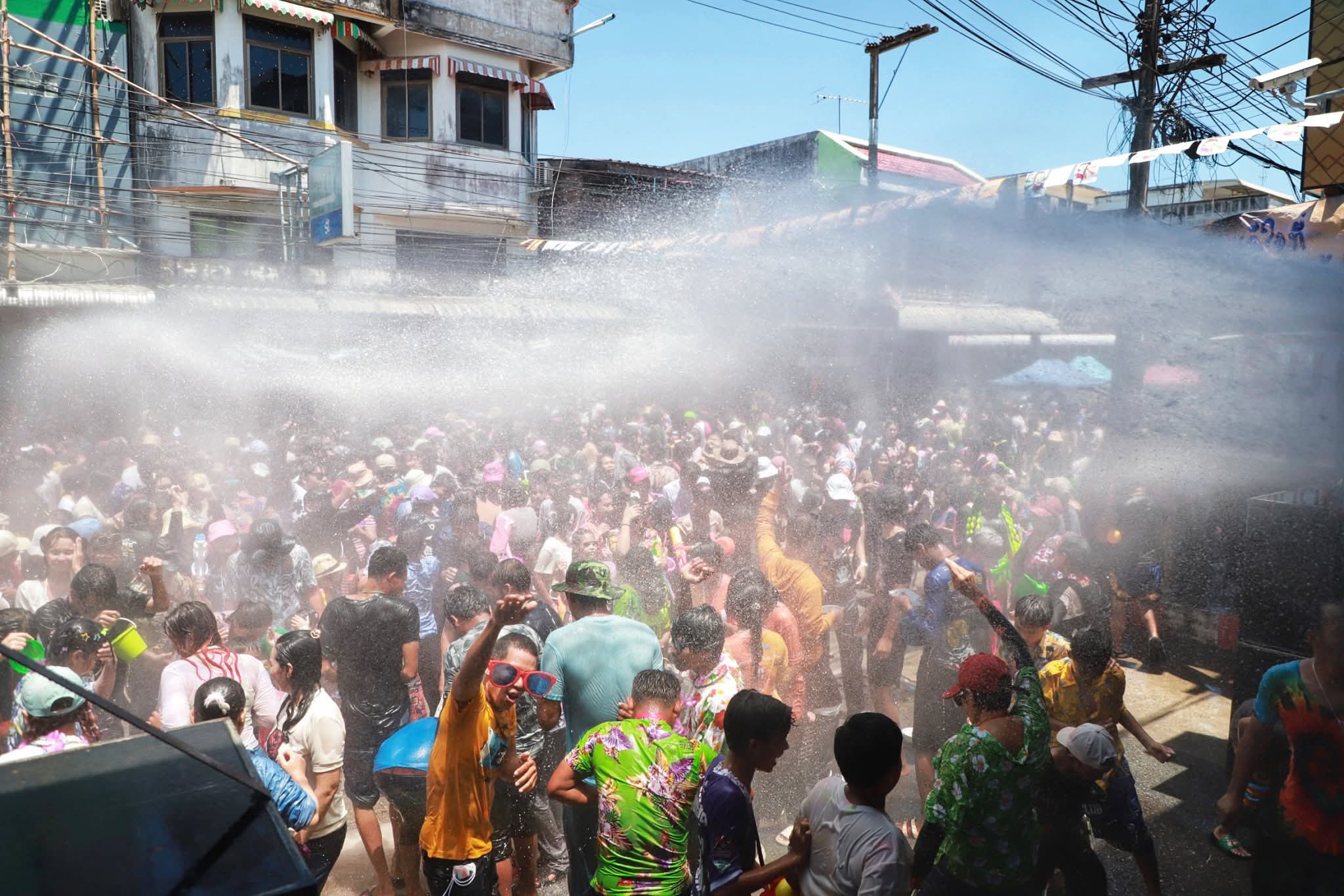 สงกรานต์วิถีไทยถนนสุขเสมอ 11