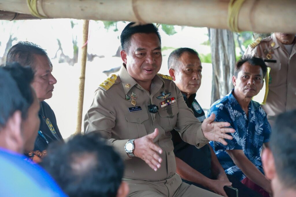 อบจ.ชุมพรลงพื้นที่ละแม-สวีช่วยชาวบ้าน 17