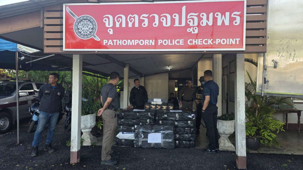 ด่านปฐมพรรวบ2ผัวเมียขนไอซ์กว่าครึ่งตัน 18