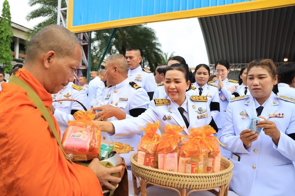 อบจ.ชุมพรรางมพิธีเฉลิมพระเกียรติพระบรมราชินี 11