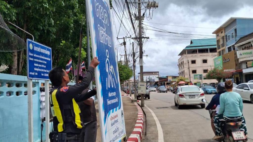 เก็บติดป้ายไม่ขออนุญาต-ชำรุด 12