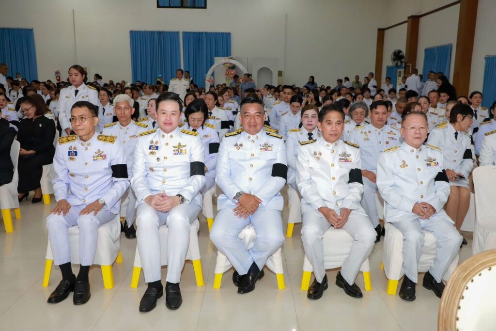 อบจ.ชุมพรร่วมพิธีถวายน้ำสรงพระศพ 11