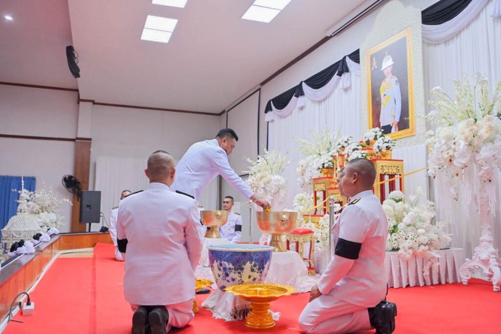 อบจ.ชุมพรร่วมพิธีถวายน้ำสรงพระศพ 9