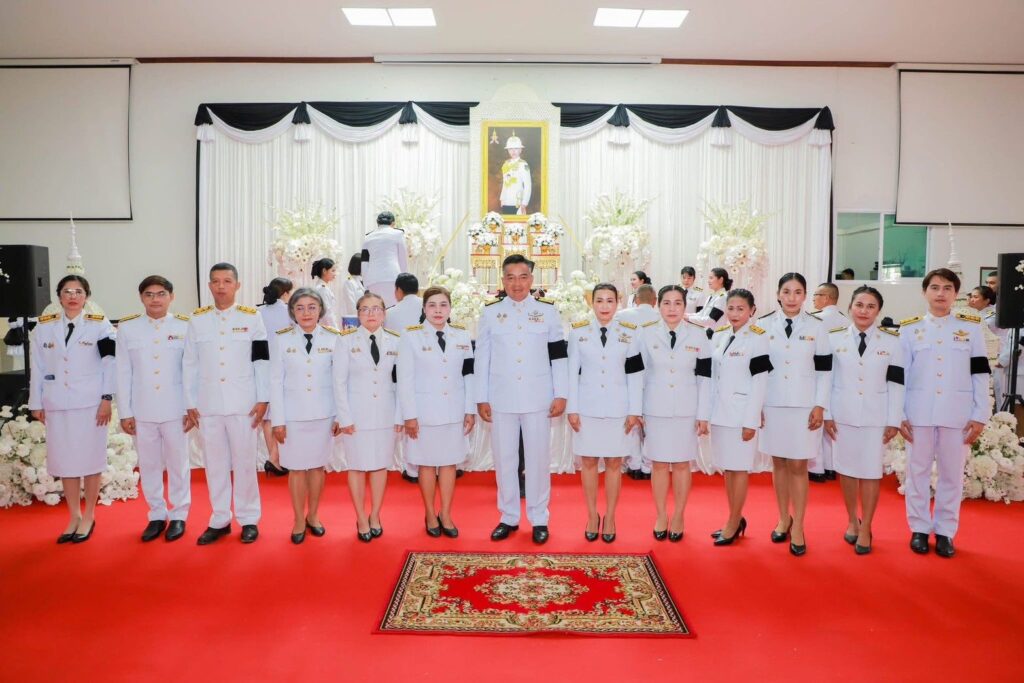อบจ.ชุมพรร่วมพิธีถวายน้ำสรงพระศพ 10