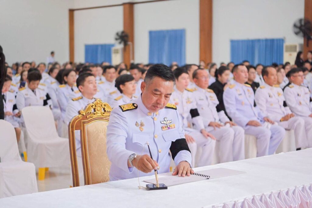 อบจ.ชุมพรร่วมพิธีถวายน้ำสรงพระศพ 6