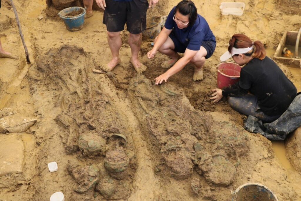 ขุดพบแหวนทองคำจารึกอักษรพราหมีอายุ2พันปี 15