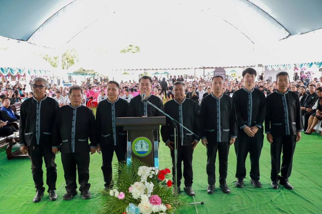 อบจ.ชุมพรพบประชาชนพร้อมบริการกว่า1300คน 11