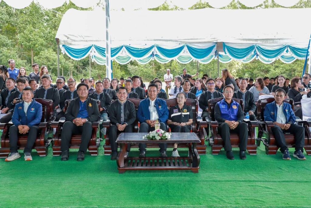 อบจ.ชุมพรพบประชาชนพร้อมบริการกว่า1300คน 10
