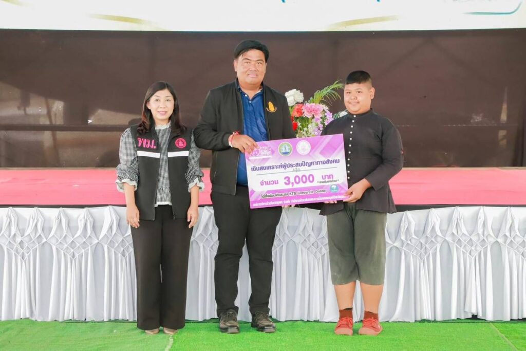 อบจ.ชุมพรพบประชาชนพร้อมบริการกว่า1300คน 15