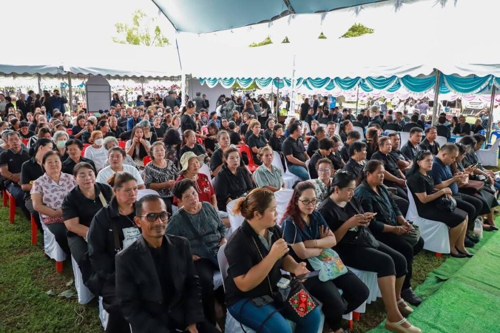 อบจ.ชุมพรพบประชาชนพร้อมบริการกว่า1300คน 21