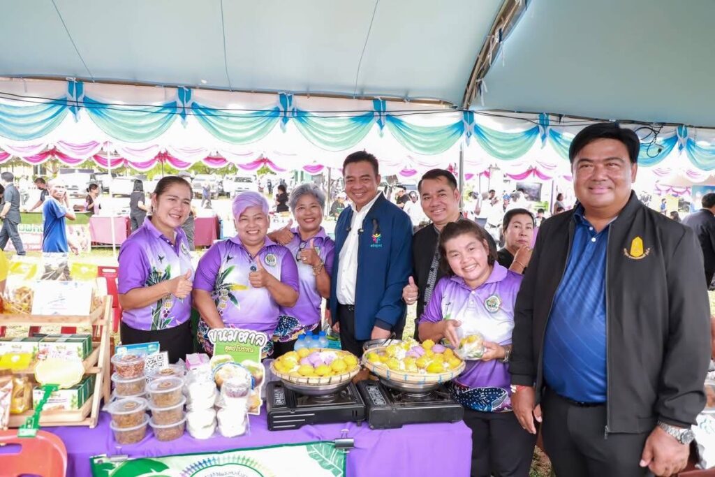 อบจ.ชุมพรพบประชาชนพร้อมบริการกว่า1300คน 23