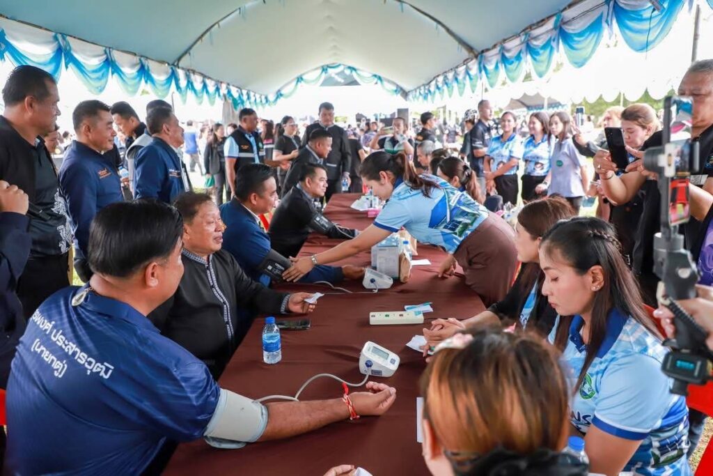 อบจ.ชุมพรพบประชาชนพร้อมบริการกว่า1300คน 22
