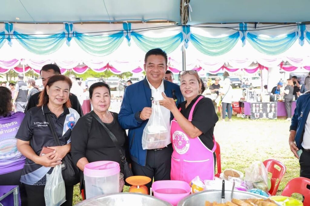 อบจ.ชุมพรพบประชาชนพร้อมบริการกว่า1300คน 27
