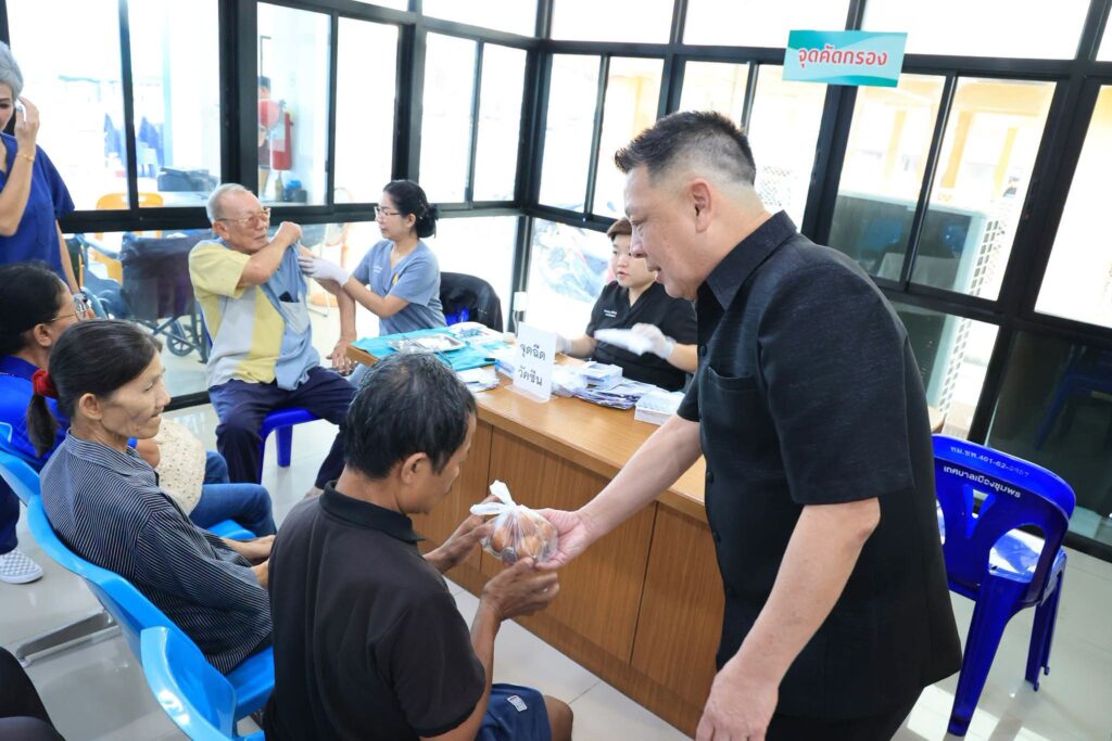 เทศบาลเมืองชุมพรฉีดวัคซีนป้องกันไข้หวัดใหญ่ 14