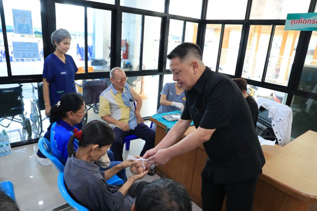 เทศบาลเมืองชุมพรฉีดวัคซีนป้องกันไข้หวัดใหญ่ 11