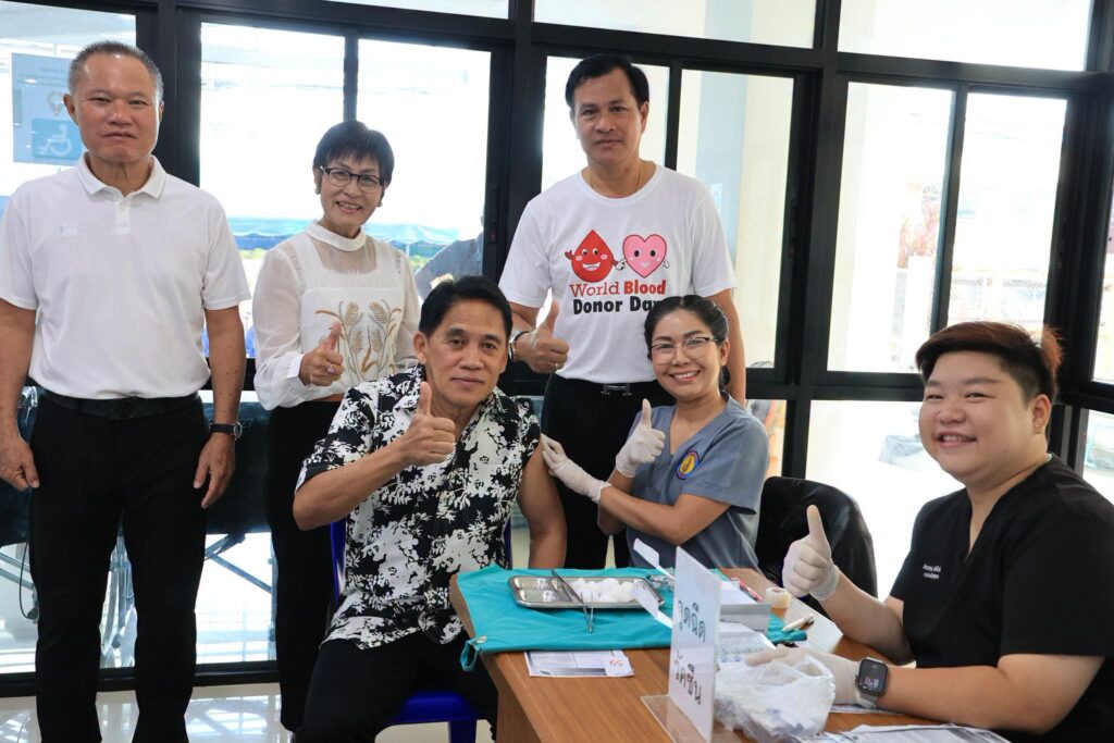 เทศบาลเมืองชุมพรฉีดวัคซีนป้องกันไข้หวัดใหญ่ 10