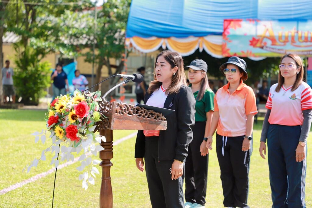 อบจ.ชุมพรเปิด"เขาถล่มเกมส์-มอบสนามเด็กเล่น" 13