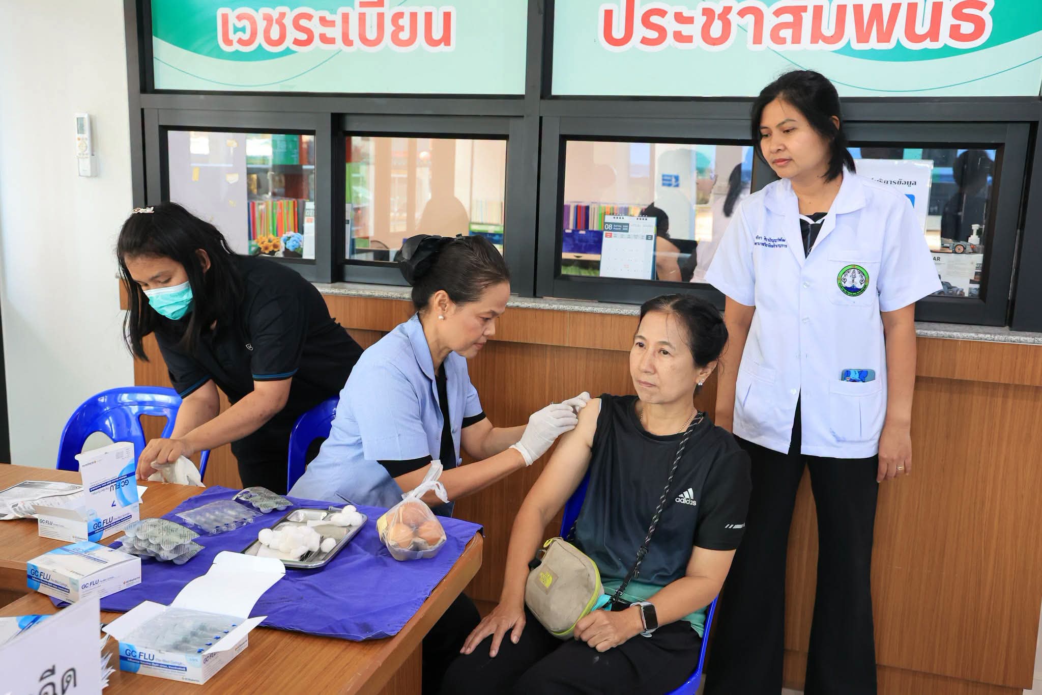 เทศบาลเมืองชุมพรฉีดวัคซีนป้องกันไข้หวัดใหญ่ 9