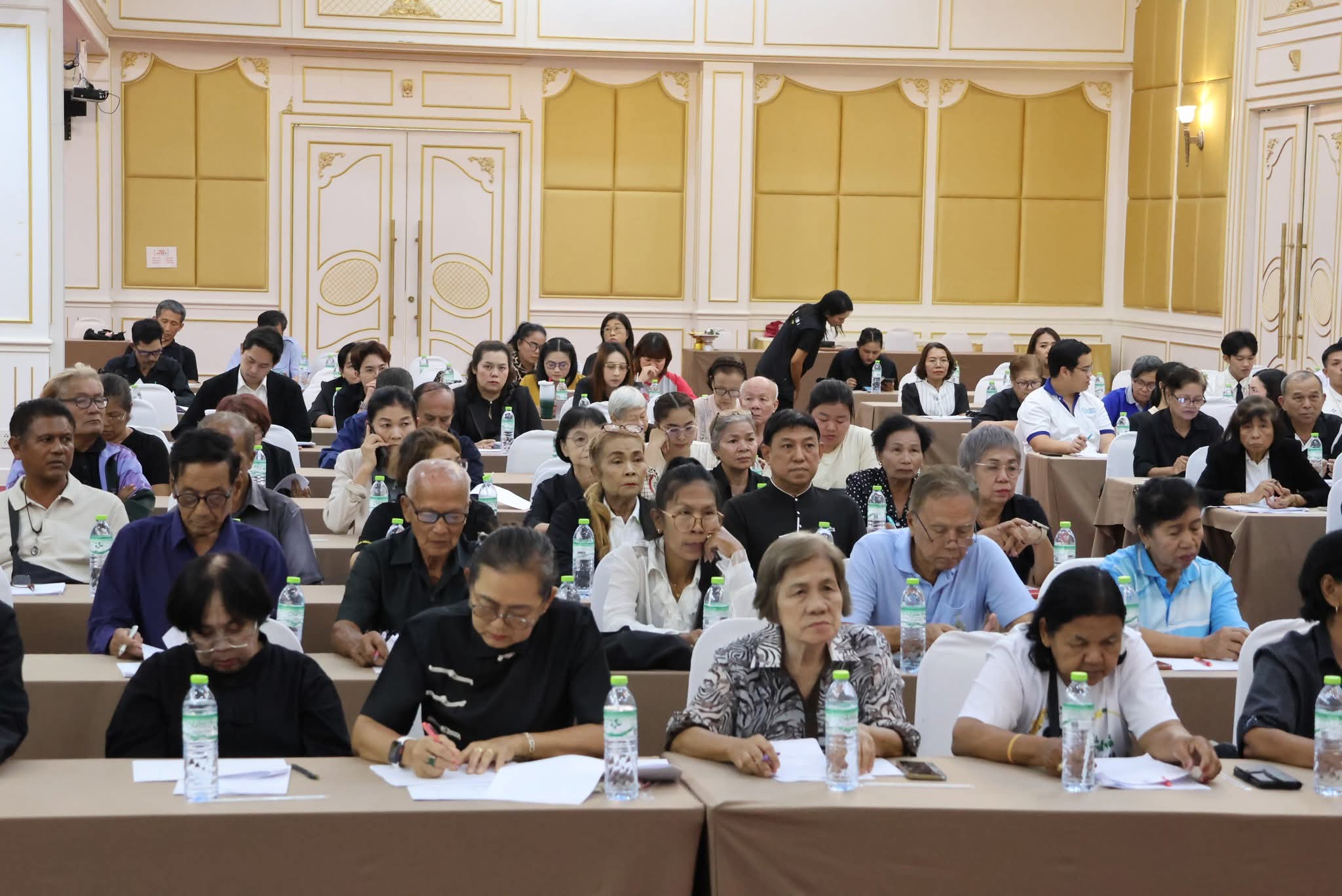 เทศบาลเมืองชุมพรจัดทำแผนพัฒนาท้องถิ่น 12