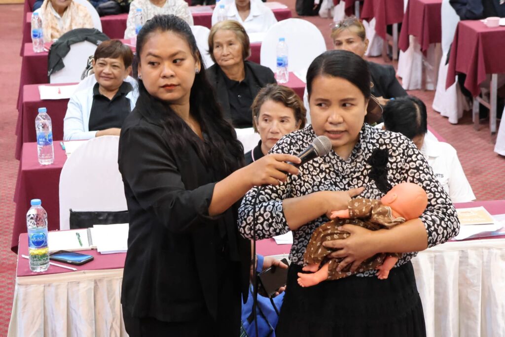 เทศบาลเมืองชุมพรพัฒนางานอนามัยแม่และเด็กสู่ชุมชน 10