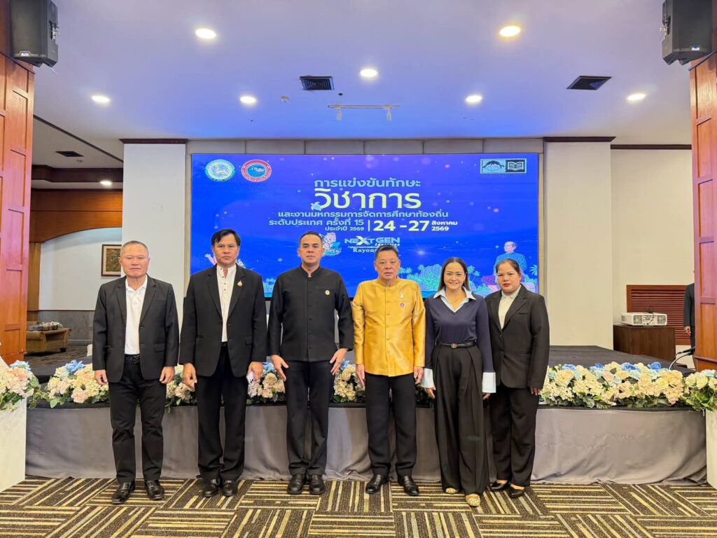 “นายกศรีชัย-ปลัดสุพจน์”รับโล่ดีเด่นด้านการศึกษาดี 2