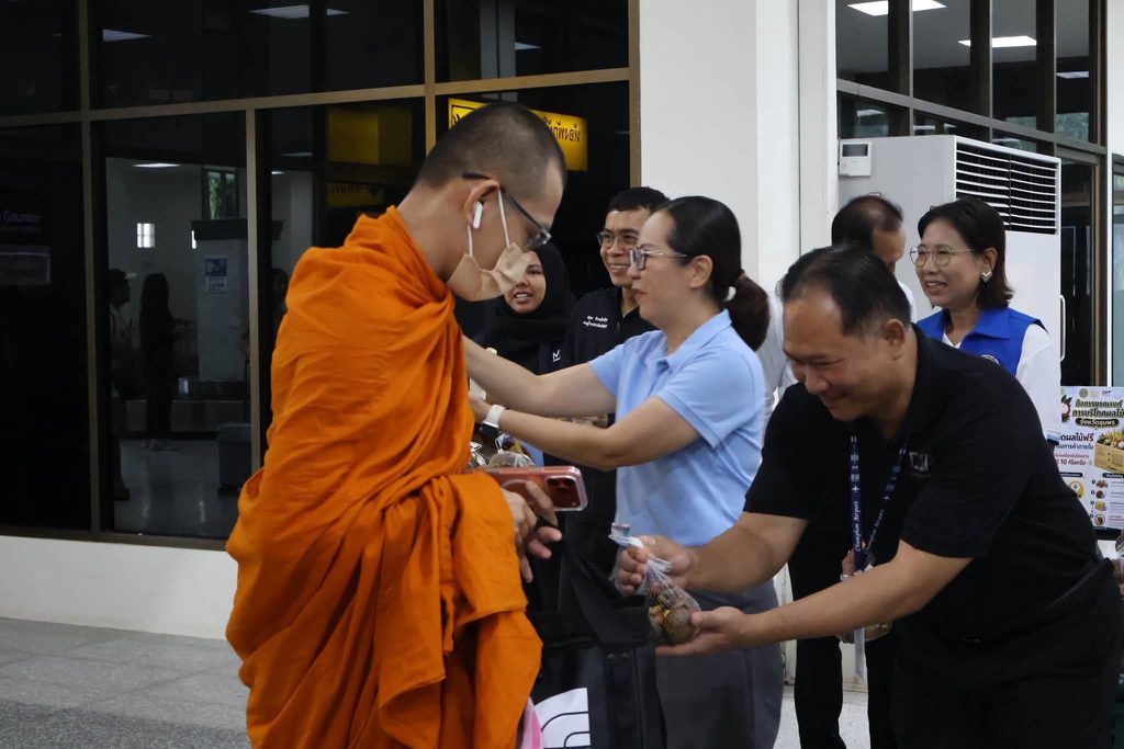 ชุมพรกระจายผลไม้ผ่านสนามบิน 8